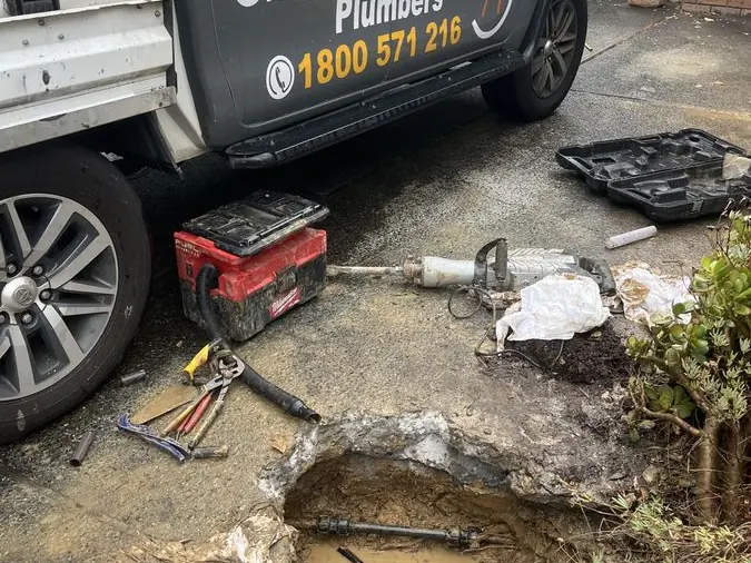 Drain repair equipment beside an open trench, Chelsea